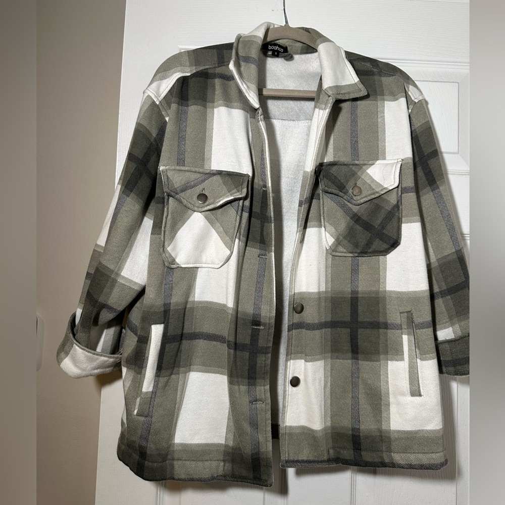 Boohoo Green Plaid Button Front Shacket Small